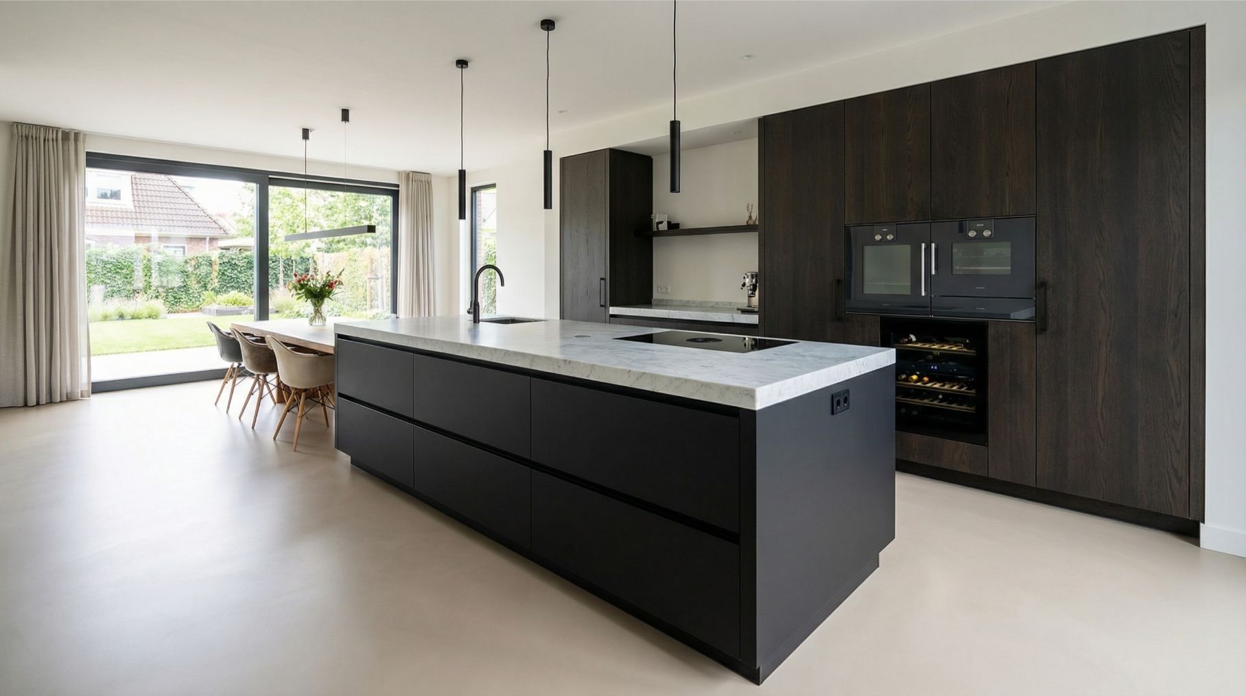 Luxe keuken met gietvloer en vloerverwarming